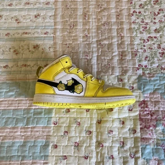 Air Jordan 1 Mid SE Dynamic Yellow Floral AV5173-700 Size 13.5 C - Picture 7 of 13